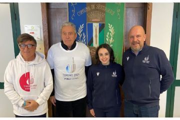 Il Sindaco di Sestriere, Gianni Poncet, che accoglie Vito Gioia, Direttore delle Relazioni Istituzionali, ed i suoi collaboratori, Roberto Outerigno, Head Of Protocol, e Anna Violino, assistente relazioni istituzionali.